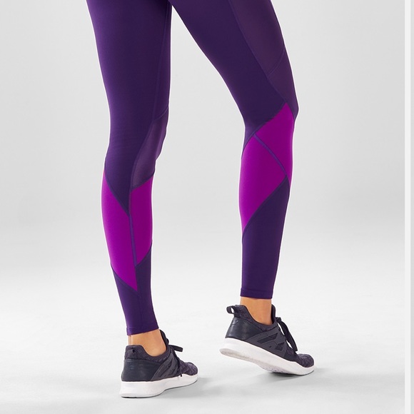 Fabletics Salar Statement Powerhold Legging Plum/Tulip Medium NWOT - Picture 3 of 12